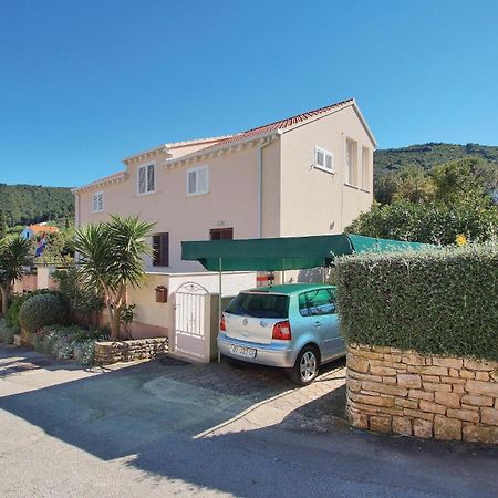 Three-Bedroom Apartment in Račišće Buitenkant foto