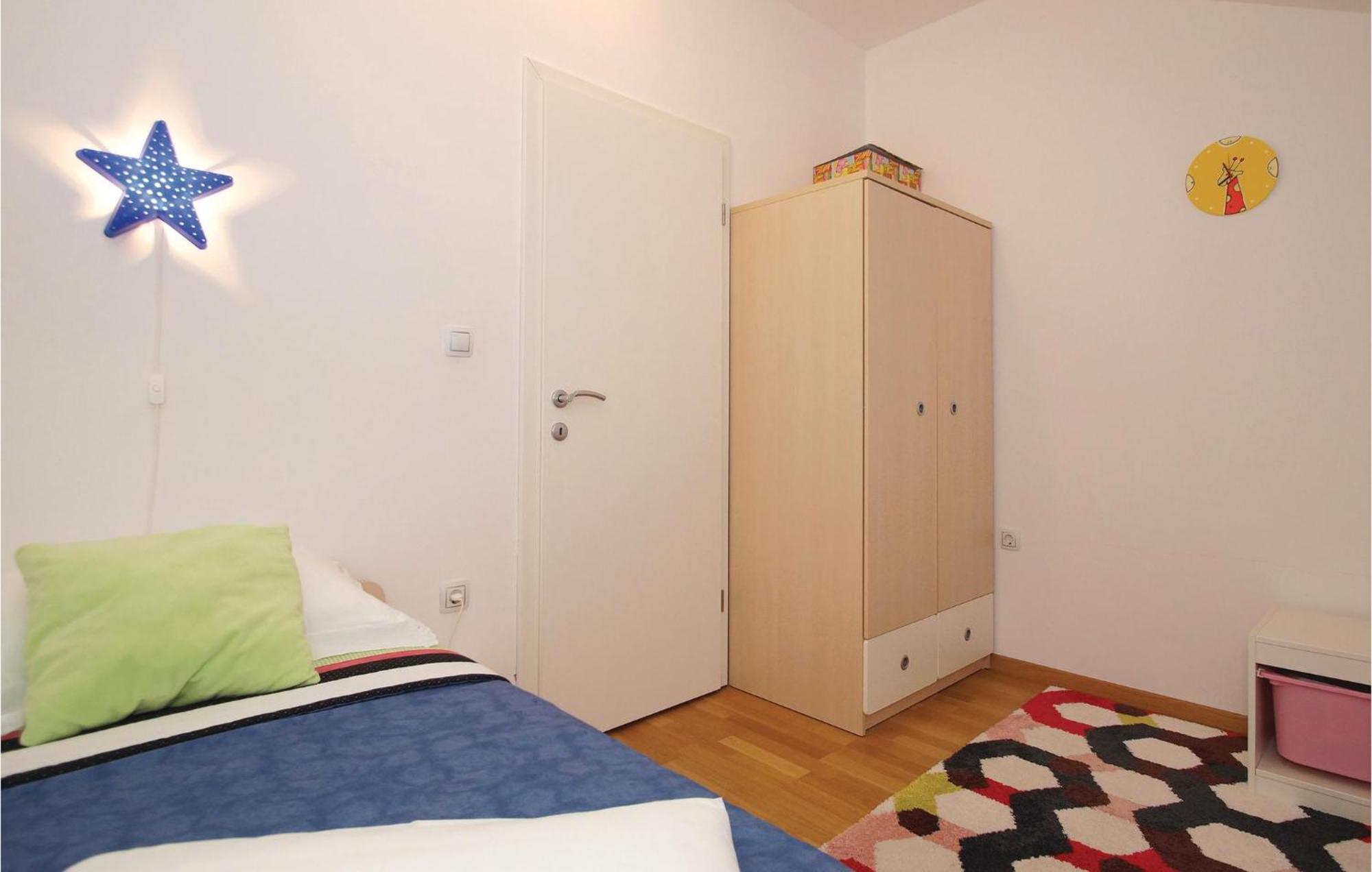 Three-Bedroom Apartment in Račišće Buitenkant foto