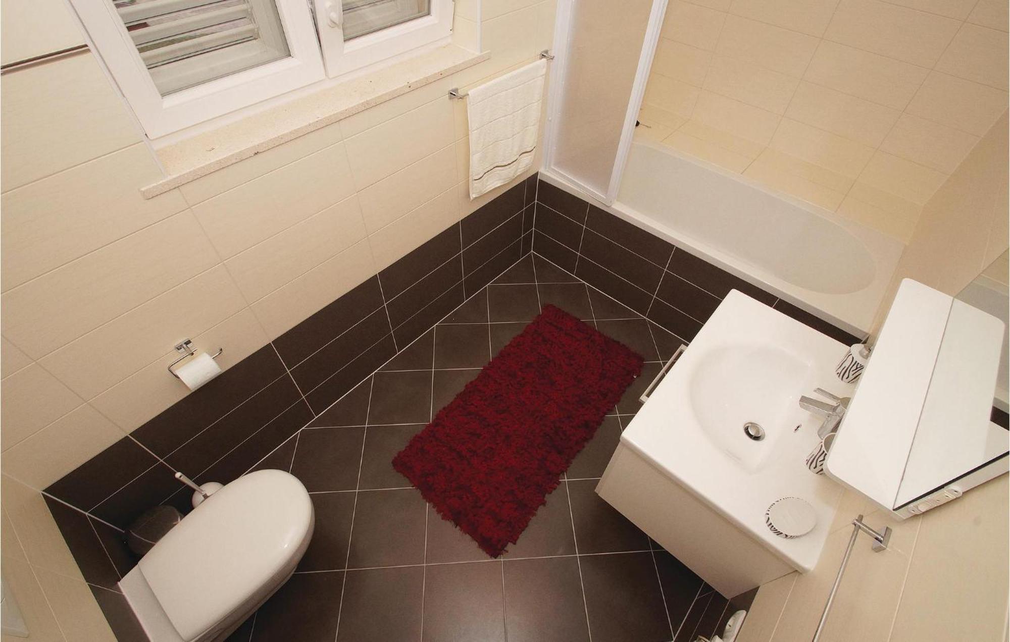Three-Bedroom Apartment in Račišće Buitenkant foto
