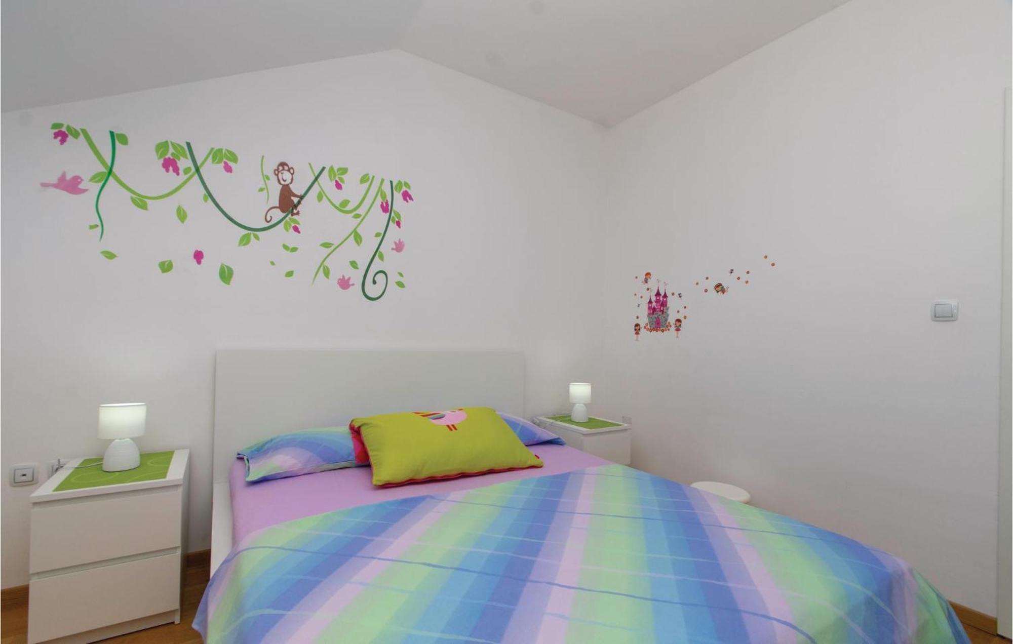 Three-Bedroom Apartment in Račišće Buitenkant foto