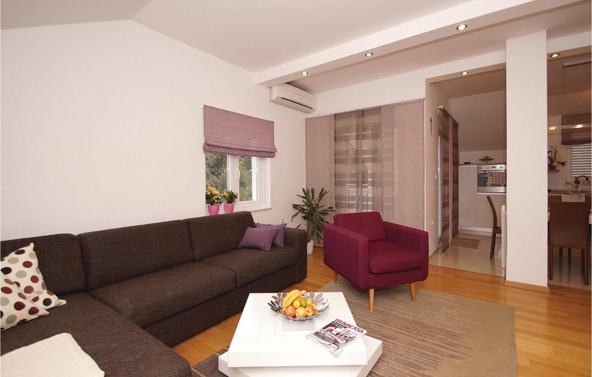 Three-Bedroom Apartment in Račišće Buitenkant foto