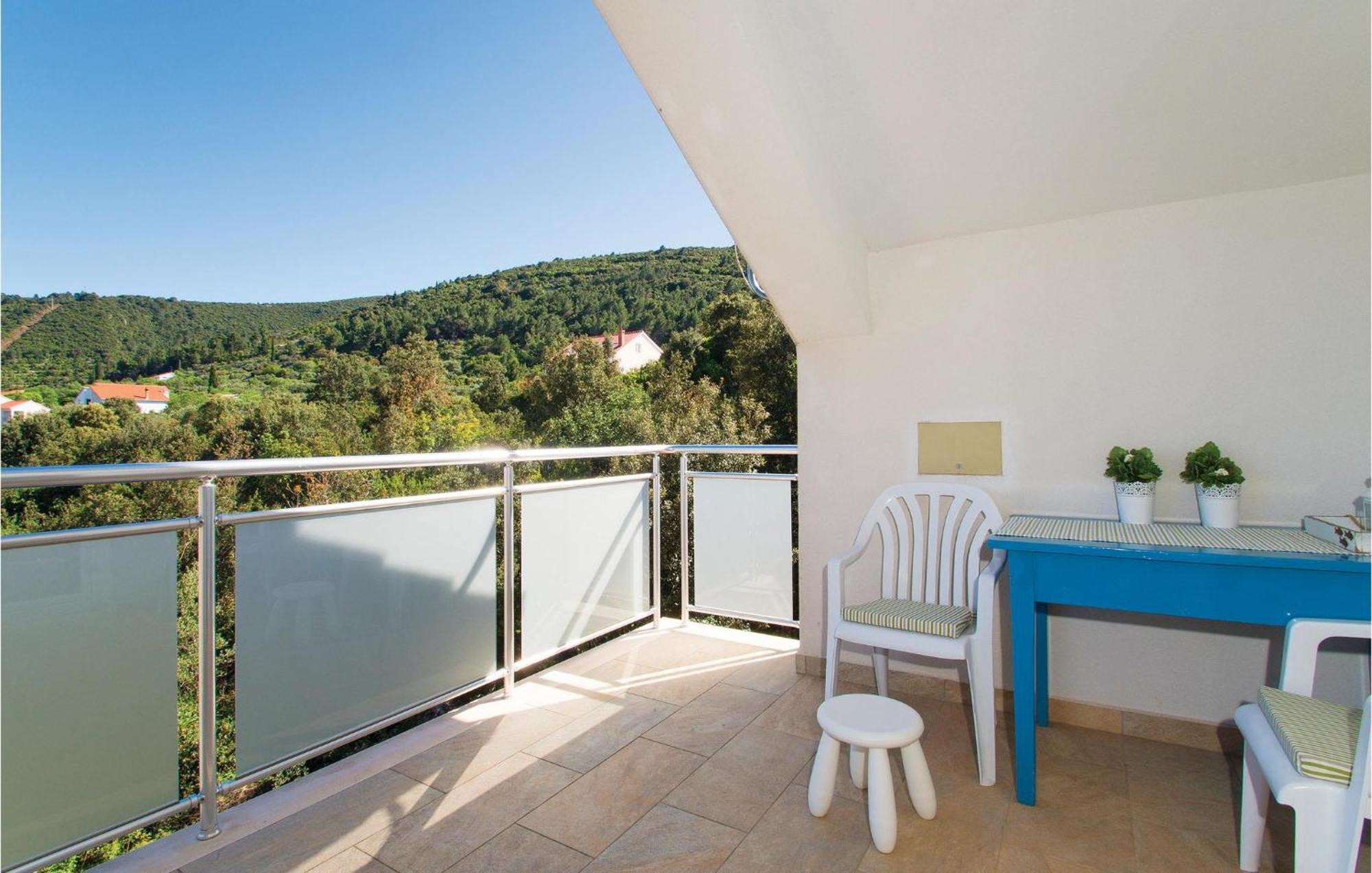 Three-Bedroom Apartment in Račišće Buitenkant foto