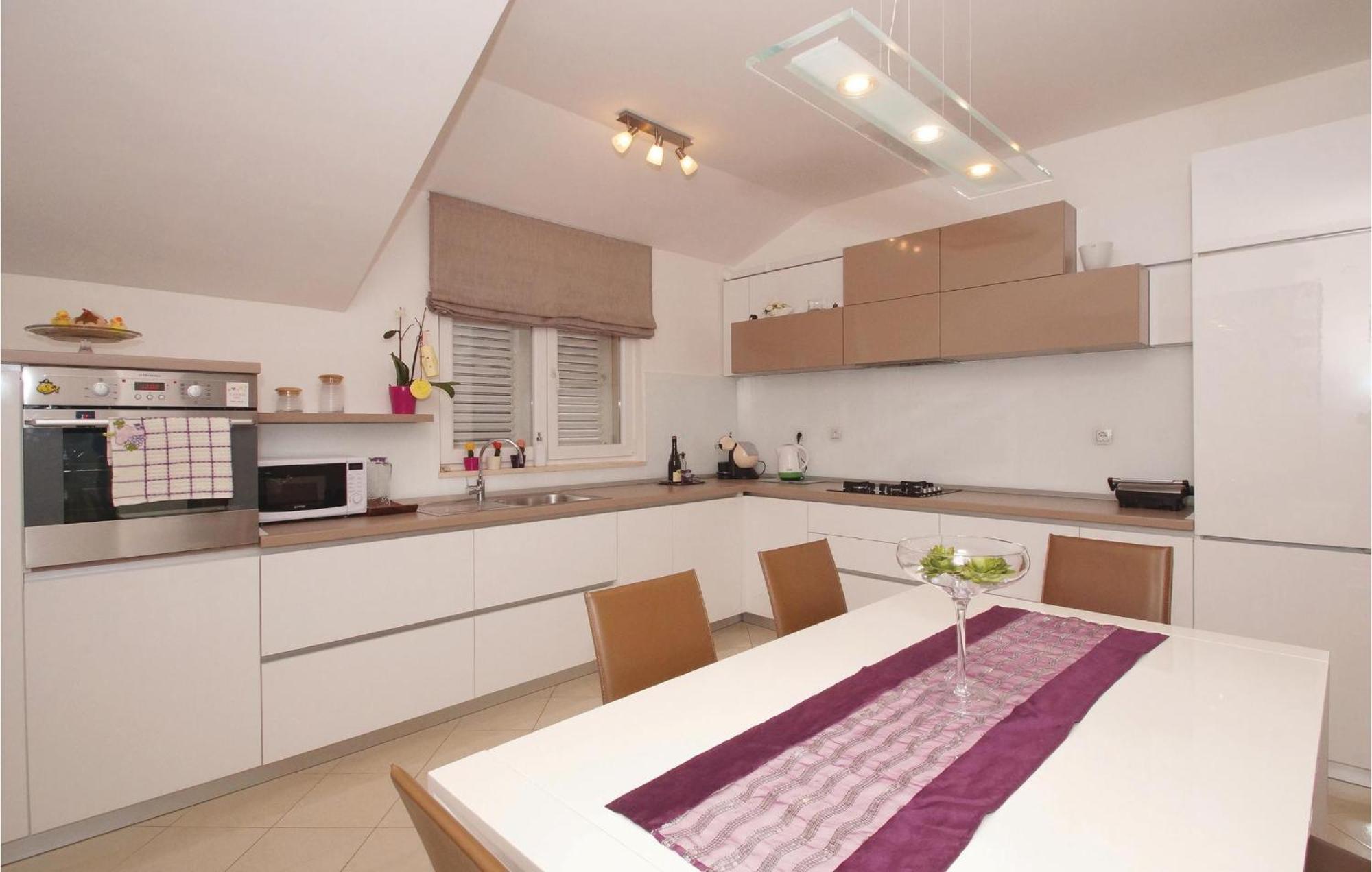Three-Bedroom Apartment in Račišće Buitenkant foto