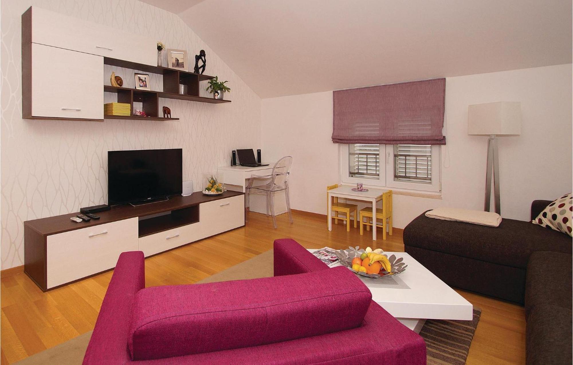 Three-Bedroom Apartment in Račišće Buitenkant foto