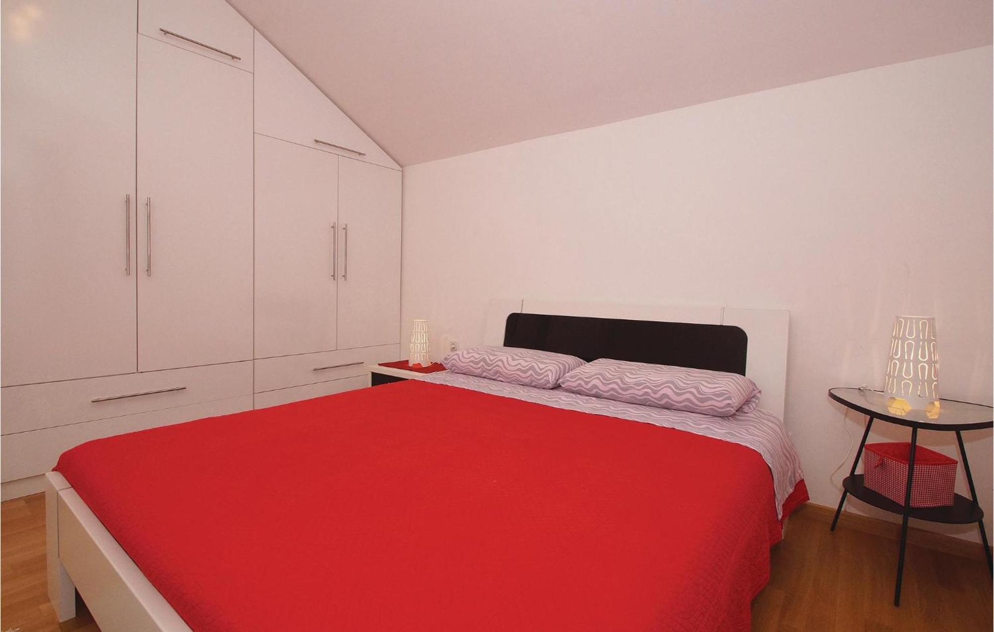 Three-Bedroom Apartment in Račišće Buitenkant foto